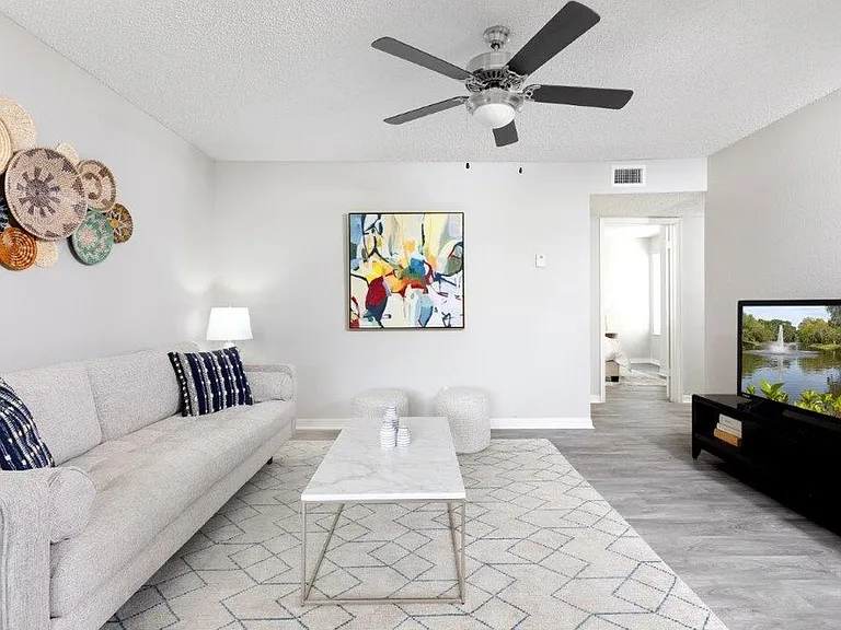 Indian Hills Apartments — Photo 19