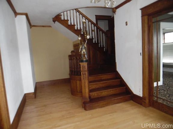 5th image of 519 Norway St
