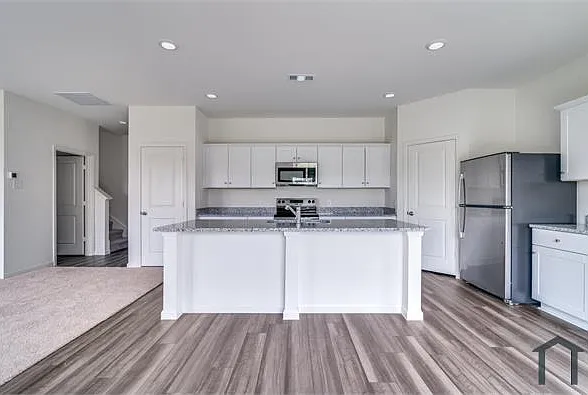 1876 Lockhart Dr — Photo 4