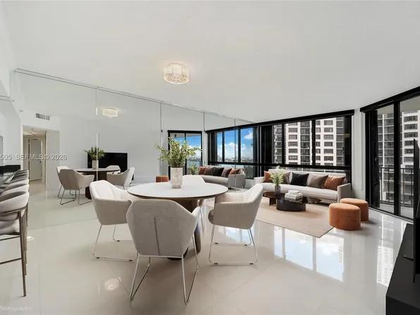 520 Brickell Key Dr APT A802, Miami, FL 33131