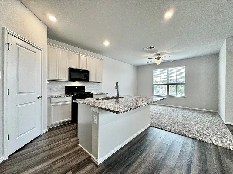 5701 Pleasanton Pkwy — Photo 4