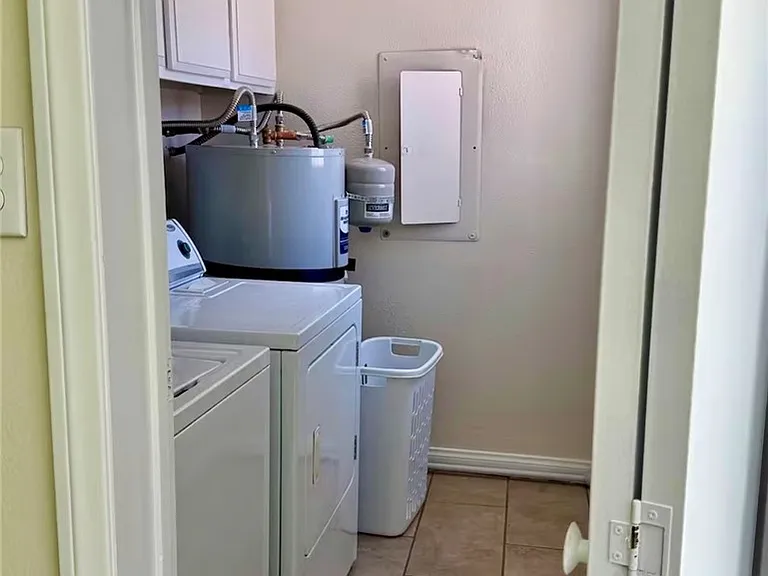 544 Oakbrook Ln — Photo 7