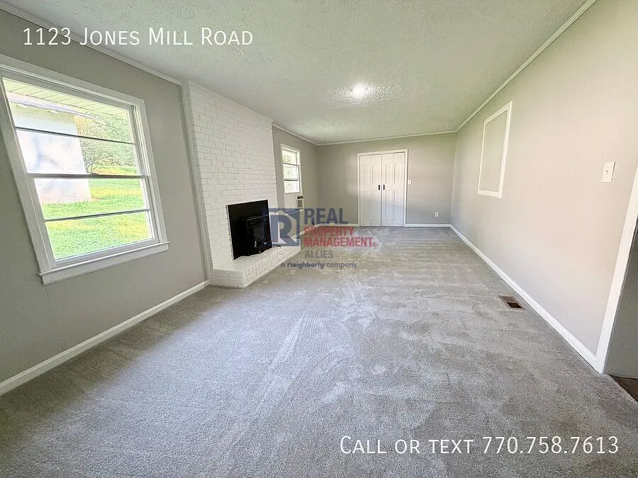 4 Bedroom Ranch in Cartersville — Photo 2