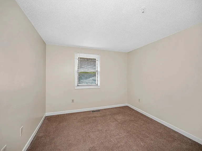 614 Elmwood Dr — Photo 18