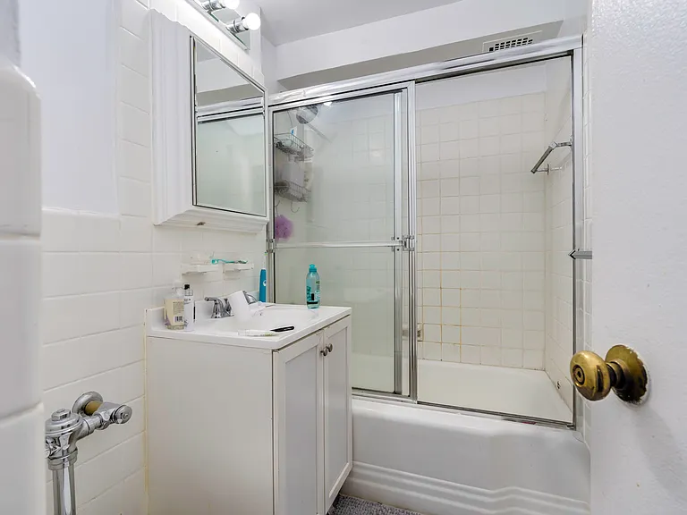 140 E 56th St #6C — Photo 12