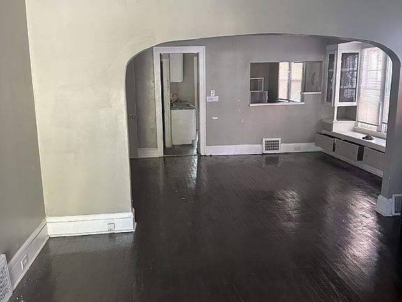 3rd image of 3660 E 146th St