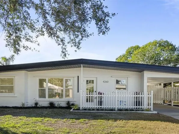 4260 Des Plaines Dr, Sarasota, FL 34233