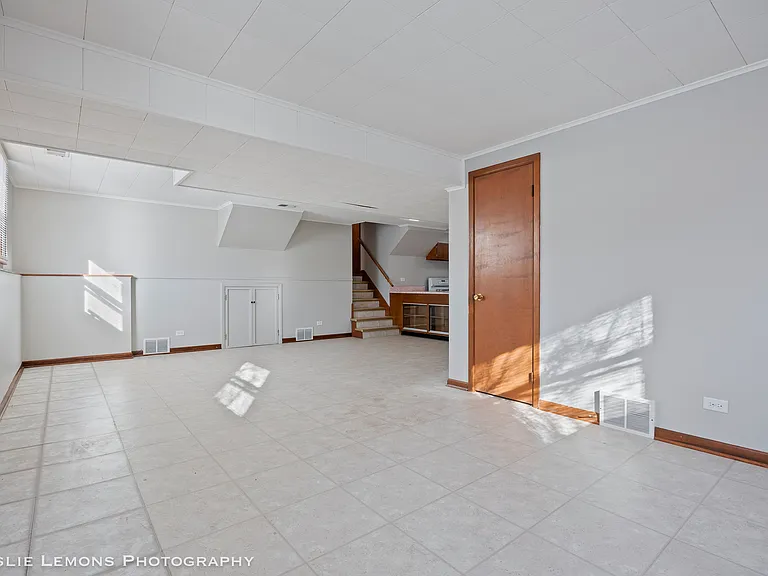 1028 Douglas Ave — Photo 11