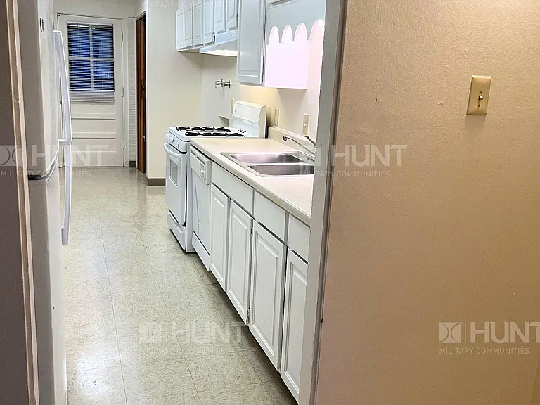 4042 Mercury Cir SE #B — Photo 4