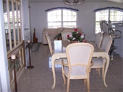 3rd image of 7 Floral Ct