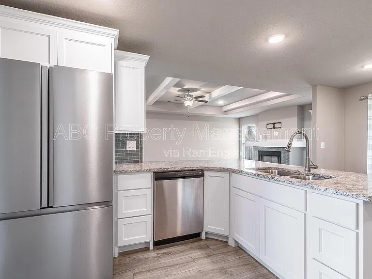 328 N Otoe St — Photo 4