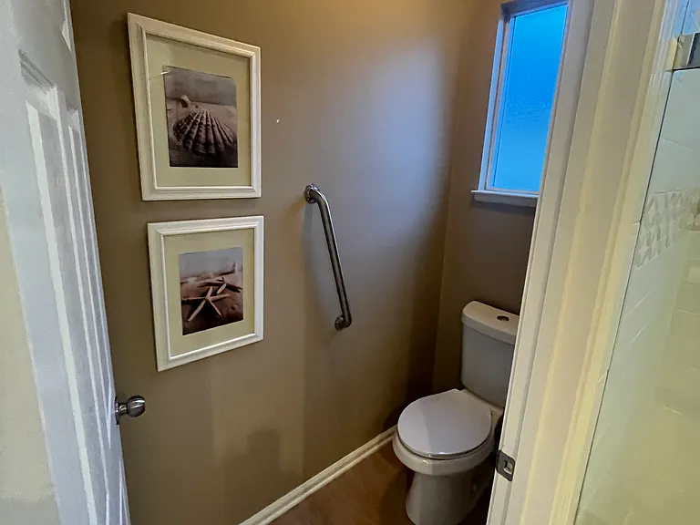 93 Coburn Dr W — Photo 29
