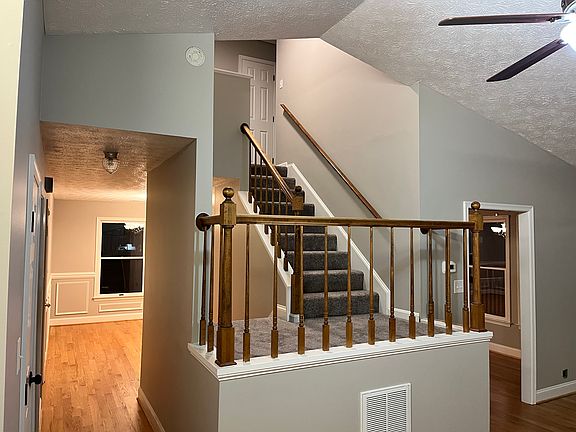 5th image of 107 Southdown Cir
