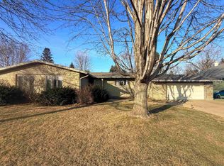 211 Wedgewood Dr, South Sioux City, NE 68776