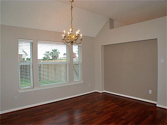 From the moment you step inside the fresh-neutral wall tones and beautiful rich-toned flooring becko