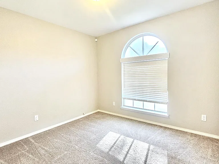 500 Lake Forest Dr — Photo 20