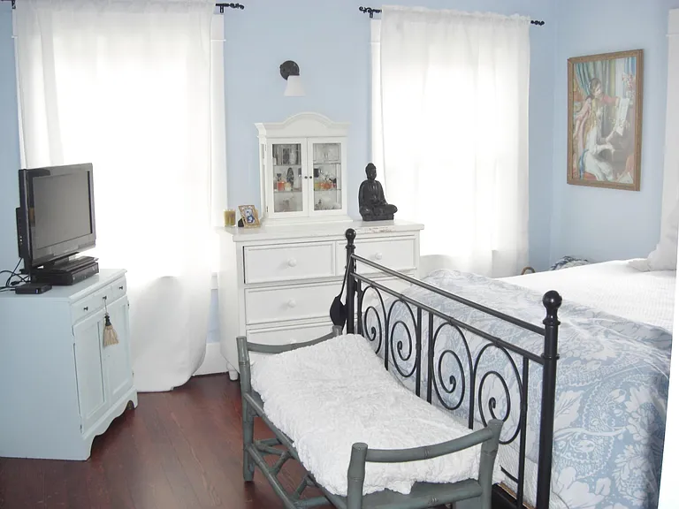 214 Avenue C — Photo 6