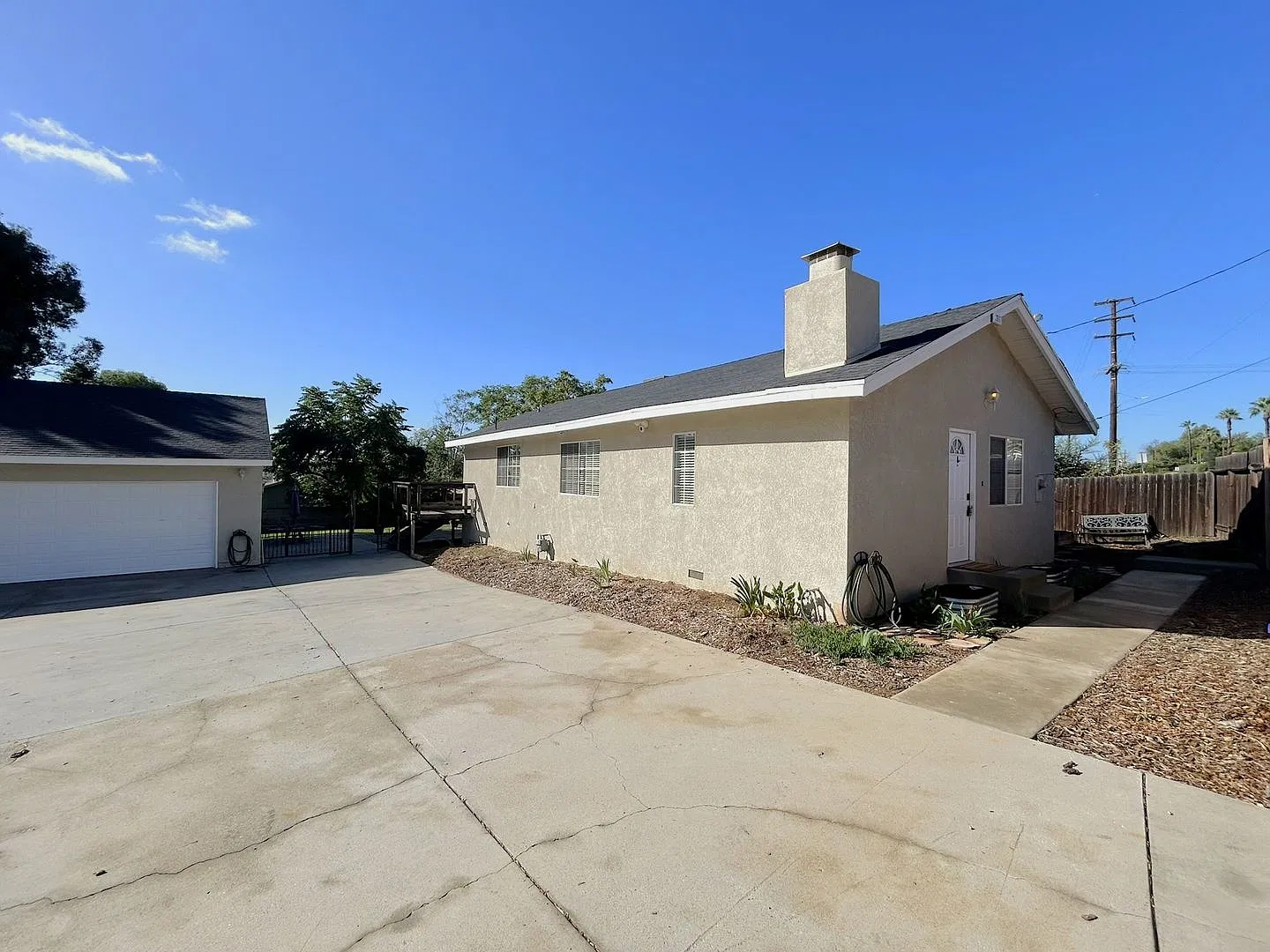 Gated Single-Story 2-Bedroom Home in Yucaipa--Updated Throughout! — Photo 1