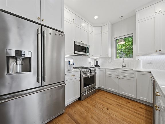 4th image of 1109 W Cornelia Ave #1W