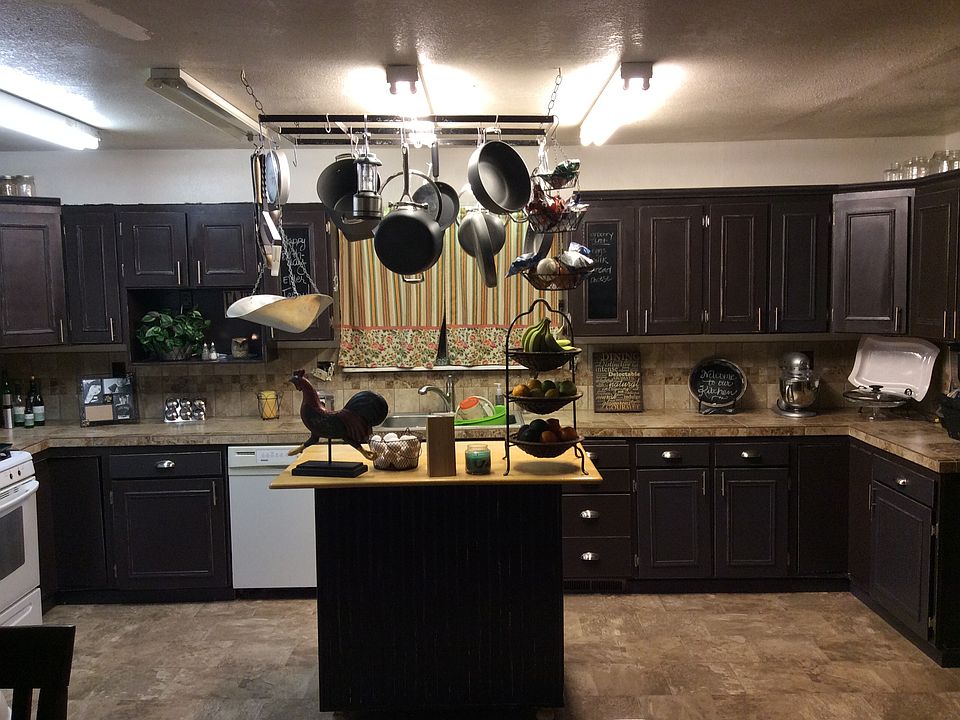1st image of 910 Arnold St