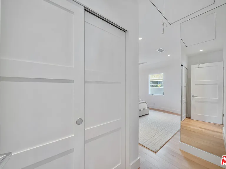 1222 S Genesee Ave — Photo 66
