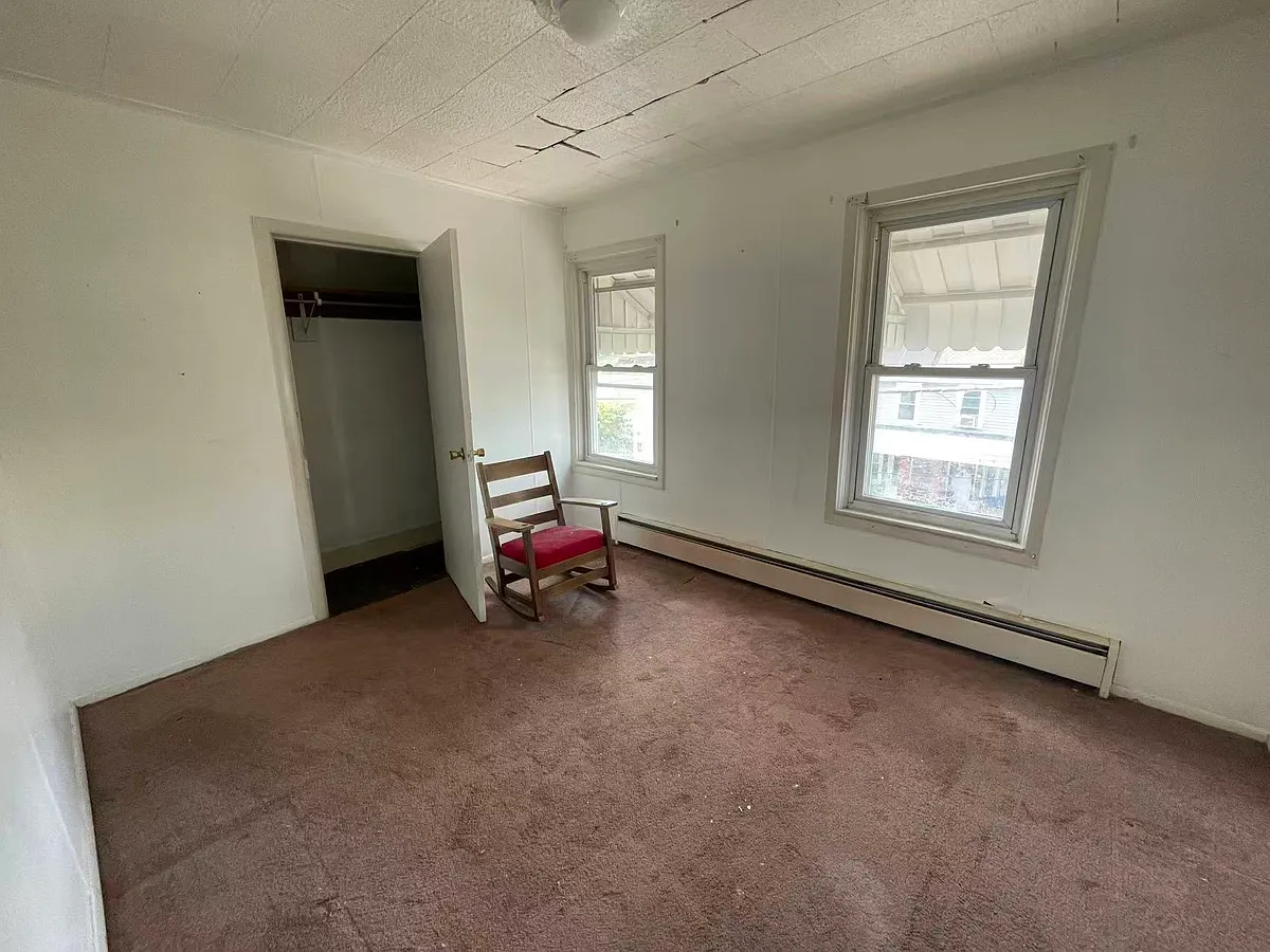 Building Photo - 226 E Snyder Ave