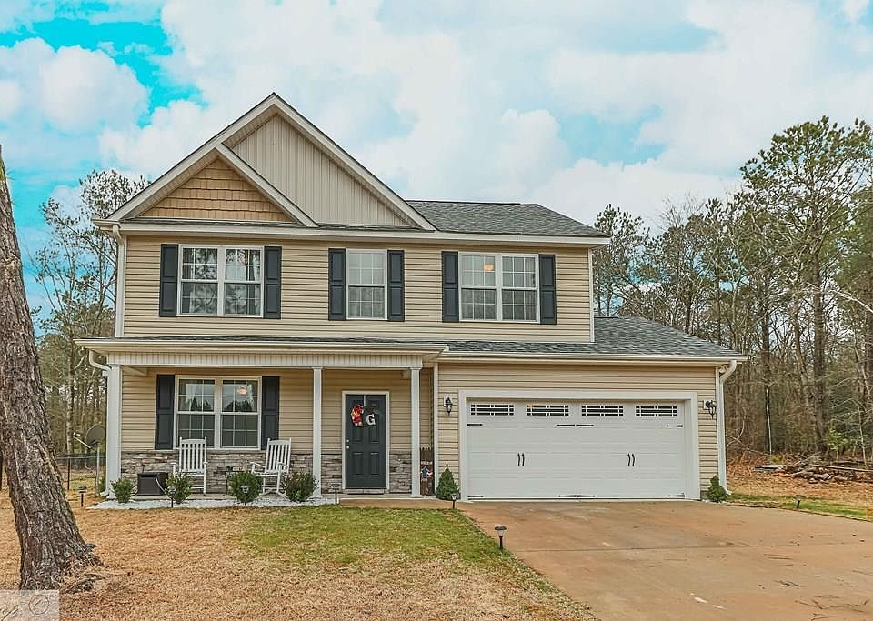 1st image of 201 Grand Oaks Dr
