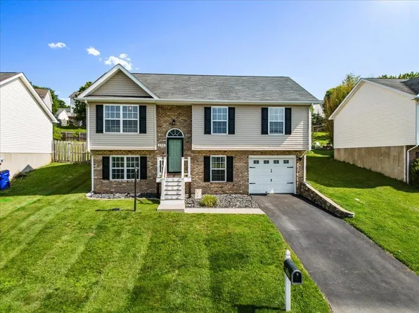 150 Sage Ln, Christiansburg, VA 24073