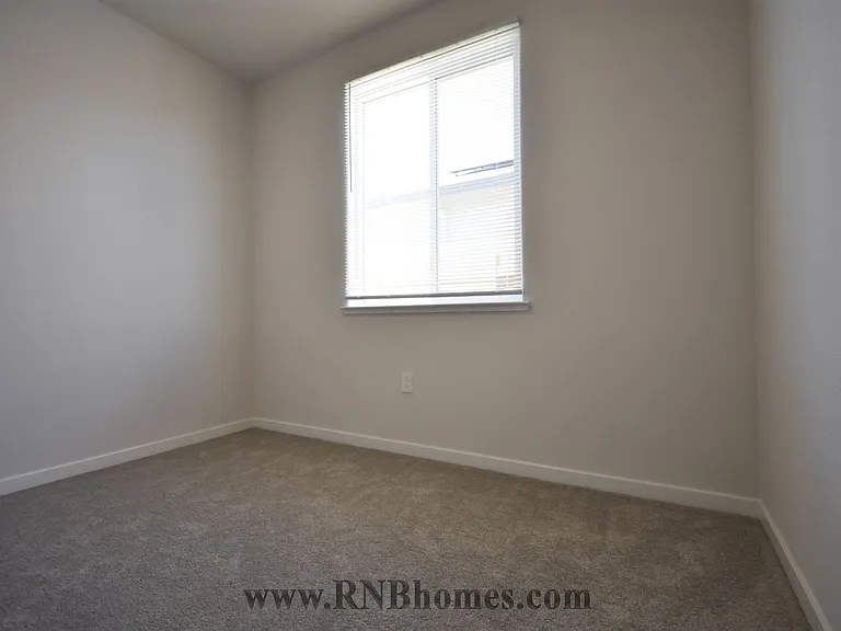 3921 Slurry St — Photo 5
