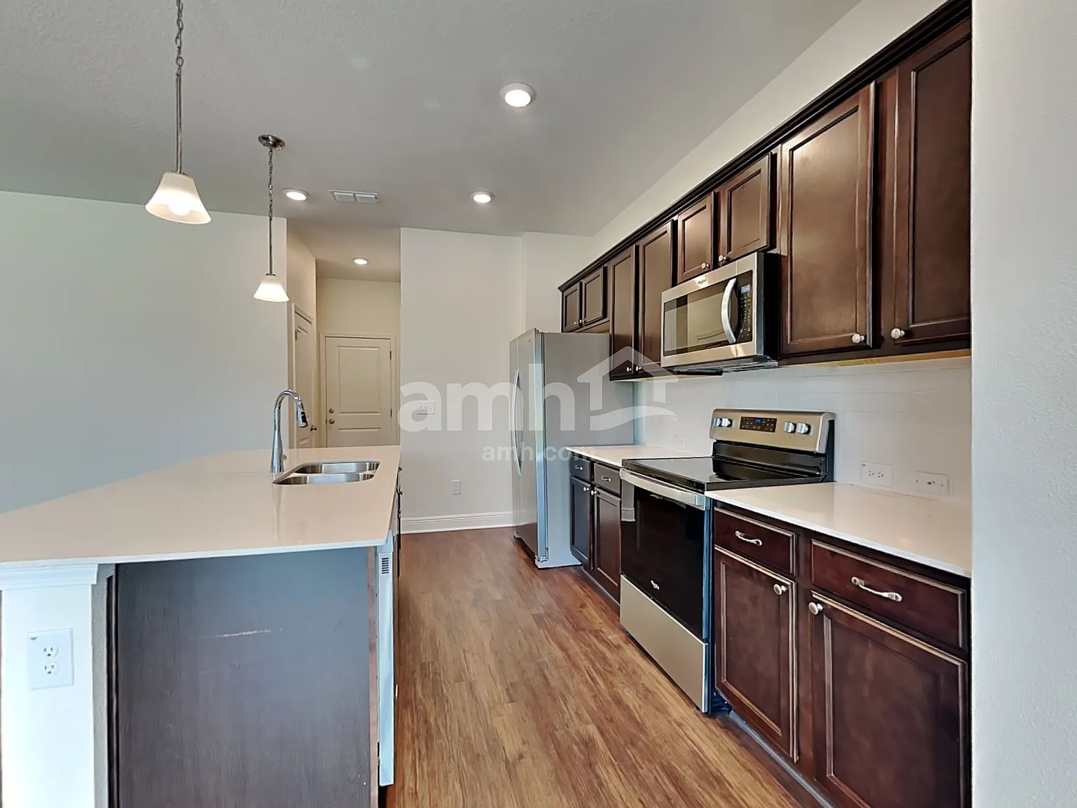4 bed, 2.5 bath, 1977 sqft, $2,440 — Photo 4