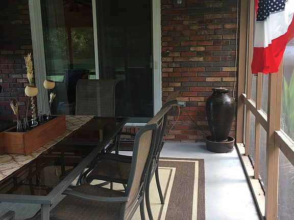 3rd image of 377 S Circle Dr