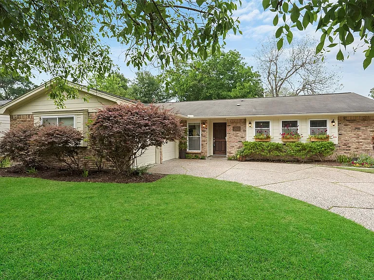 10710 Overbrook Ln — Photo 1