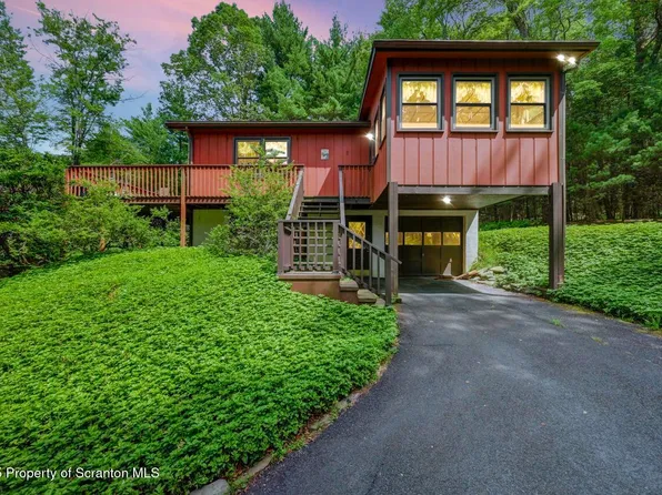 7319 Moss Dr, Swiftwater, PA 18370