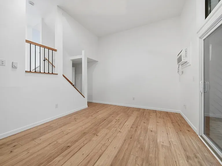 25 Silverton Dr — Photo 8