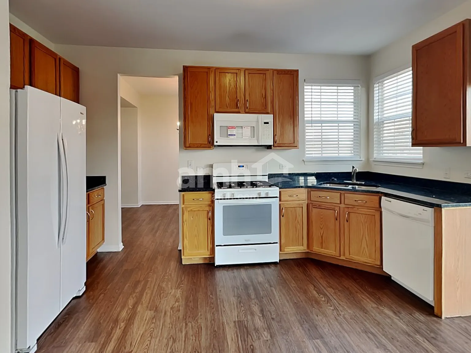 4 bed, 2.5 bath, 1968 sqft, $3,200 — Photo 3