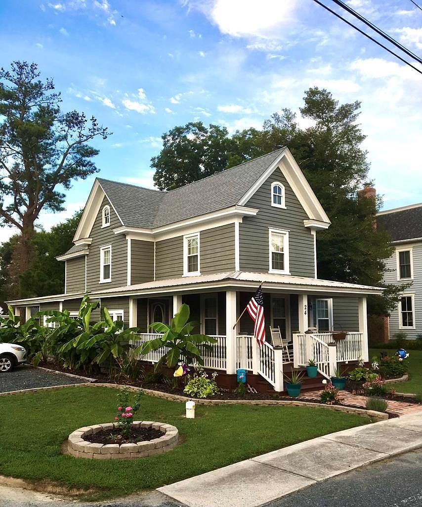 24 Main St, Wachapreague, VA 23480 Zillow