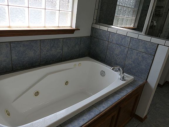 3rd image of 10312 Ashford Dr