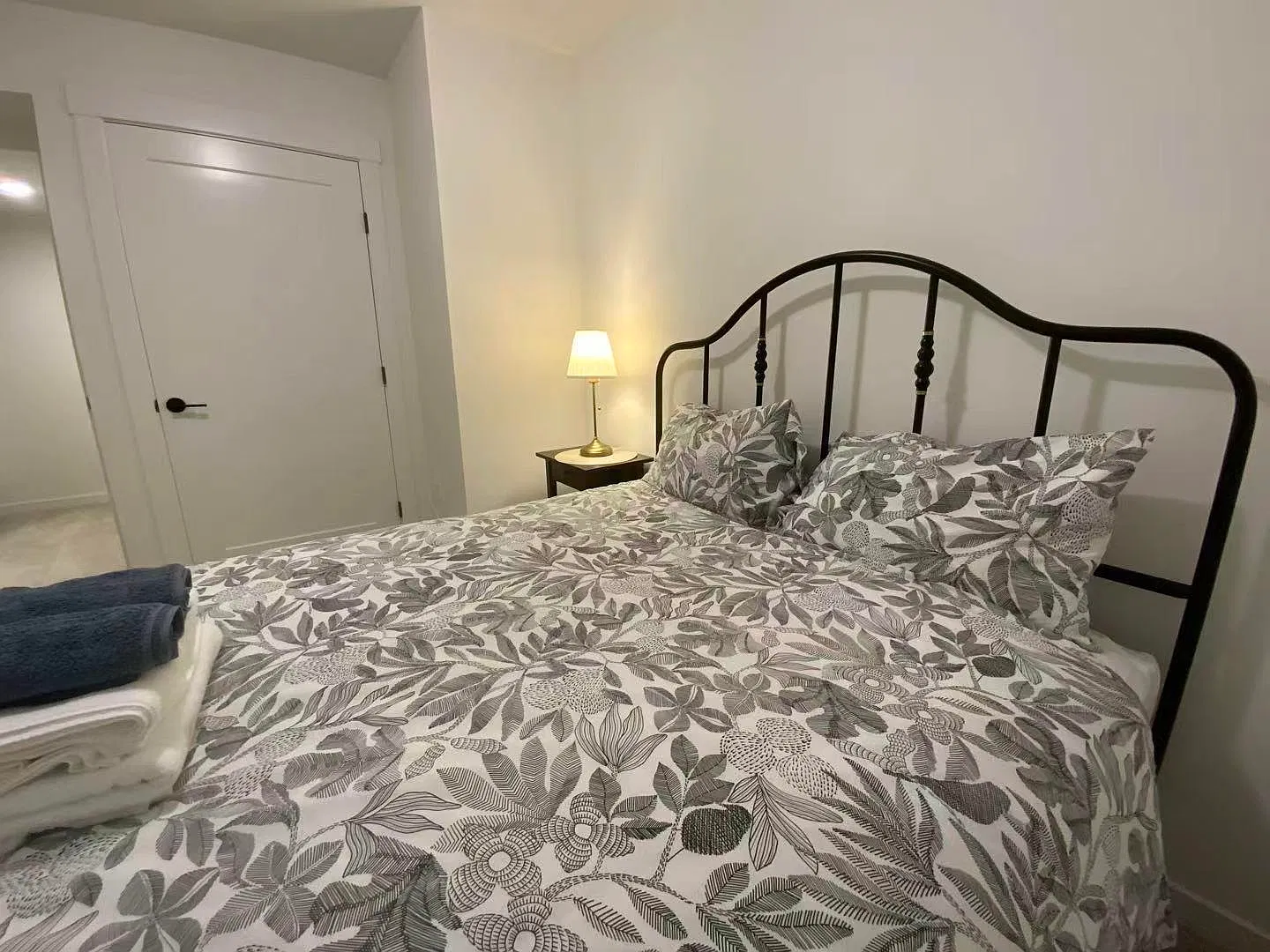 2 bed, 800 sqft, $2,500 — Photo 2