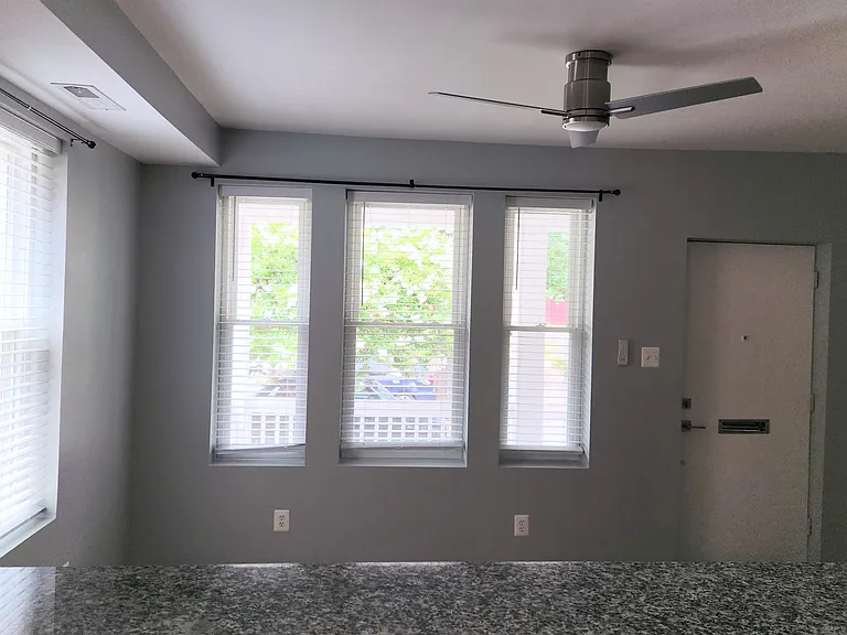 905 Kearny St NE — Photo 6