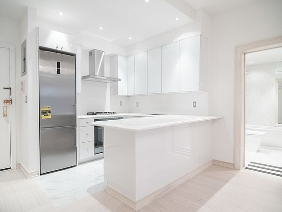 5th image of 145 W 58th St #7E