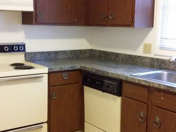 3rd image of 1701 Meadowbrook Dr #8700321