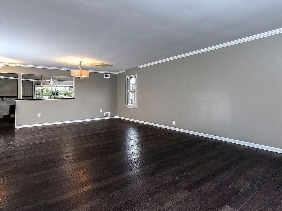 2nd image of 1025 Rutledge Dr