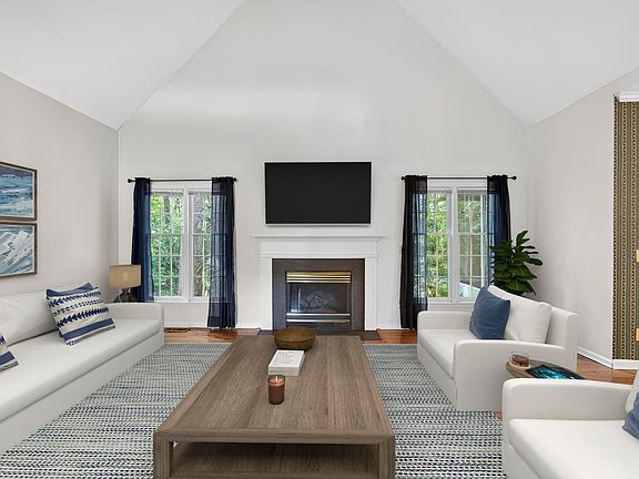 4th image of 5425 Roxbury Dr