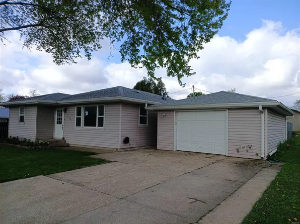 706 Maple Ave, Woodward, IA 50276