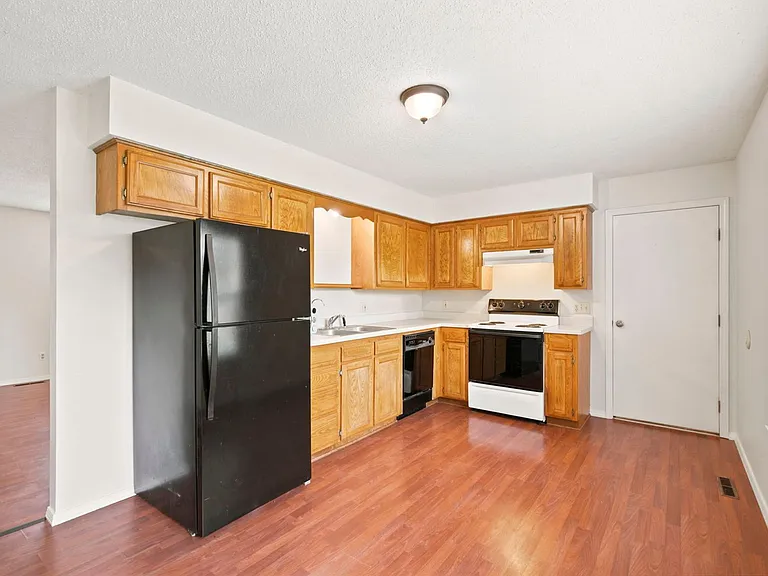 511 E Dyann Dr — Photo 8