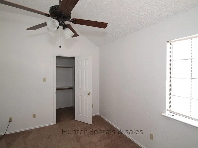 300 Sioux Cir — Photo 8