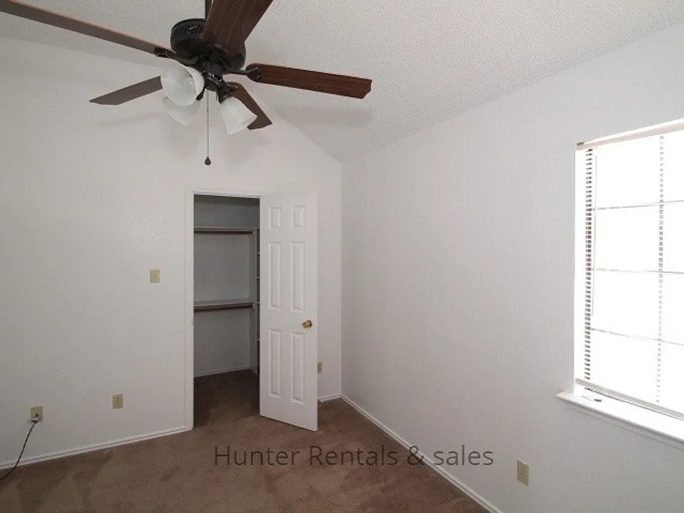 300 Sioux Cir