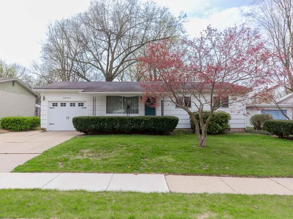 4015 Winthrop Dr, South Bend, IN 46614