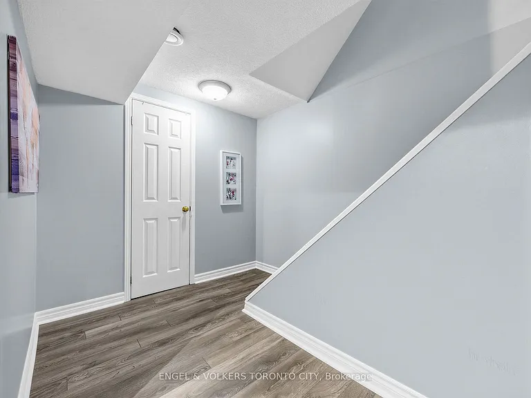 15 Fulton Cres — Photo 27