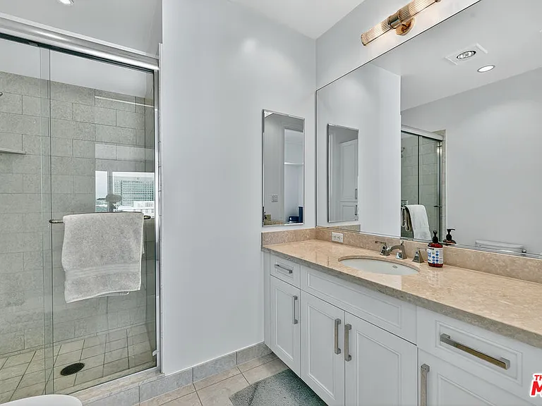 10727 Wilshire Blvd #1802 — Photo 22